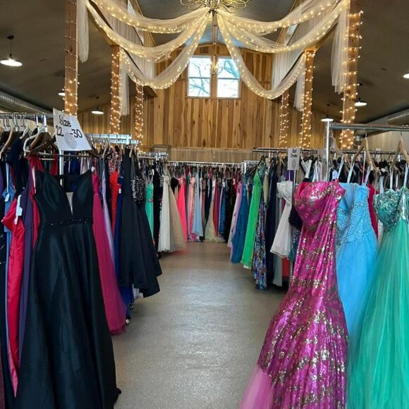 Meet your Posher, Brooke - Picture 2 of 4